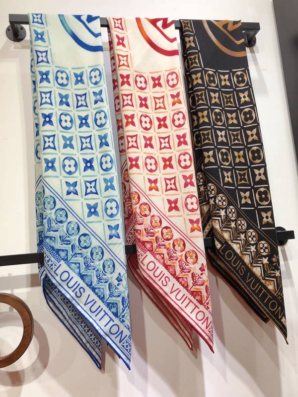 Louis Vuitton Scarf LVC00555